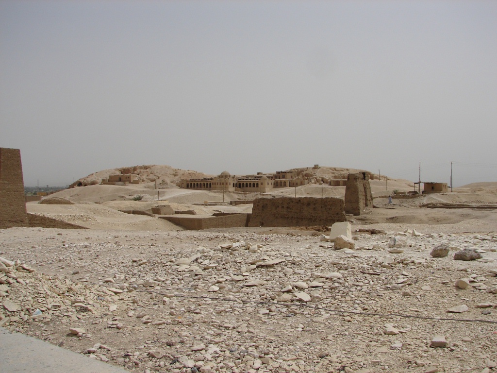2008/03(March)/AroundTheWorld/Egypt/Valley of the Kings/Home of Howard Carter.jpg